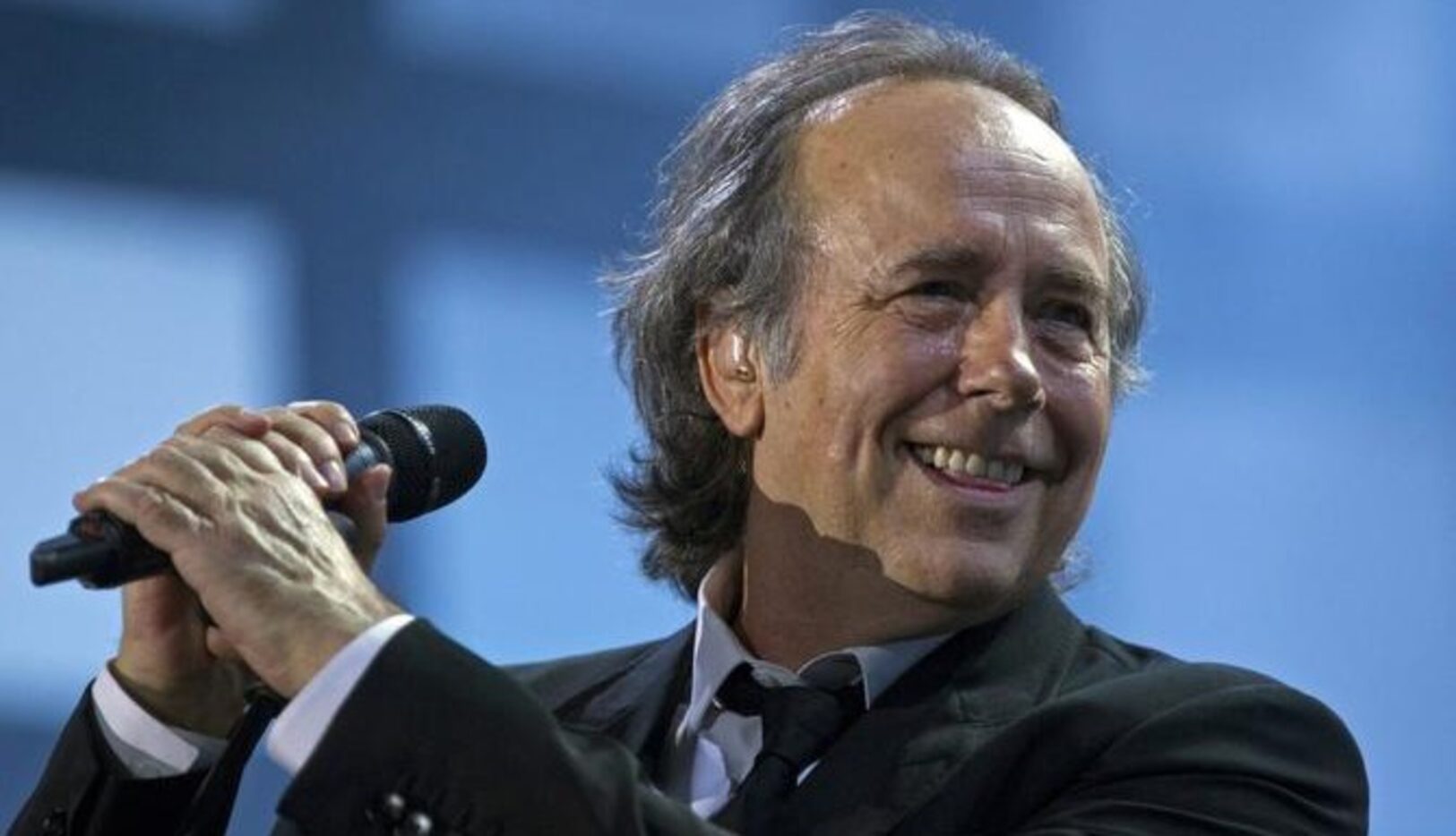 
				El cantautor Joan Manuel Serrat recibirá un homenaje en la entrega de los Latin Grammy....