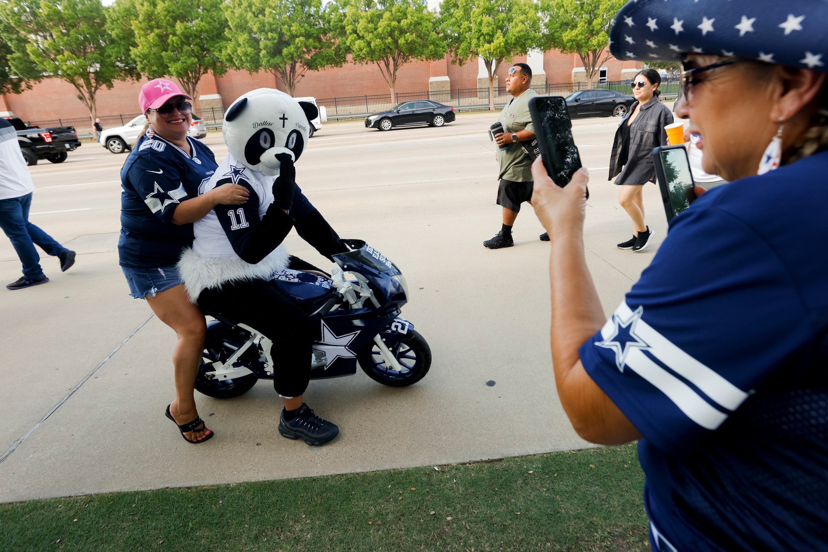 Veronica Leyva of San Antonio poses with Nikolas “Dallas Panda” Tijerina before the start of...