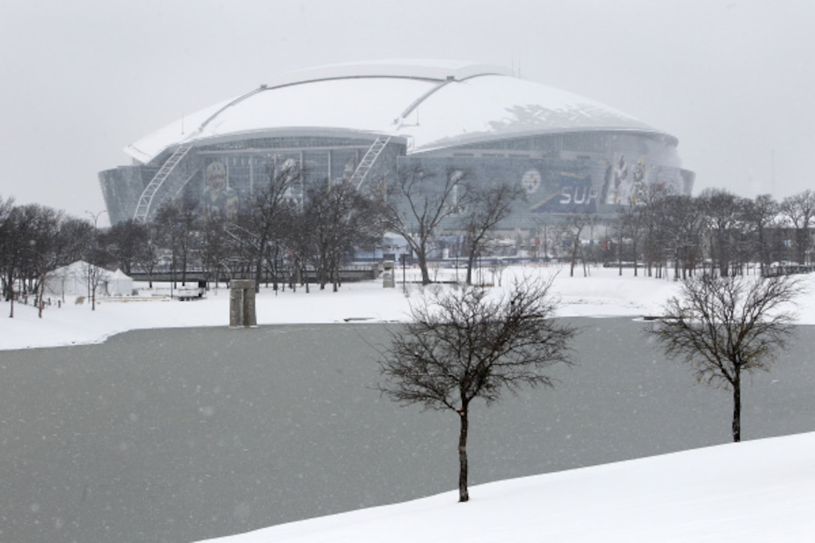 Cowboys' stadium officially out of running to host Super Bowl