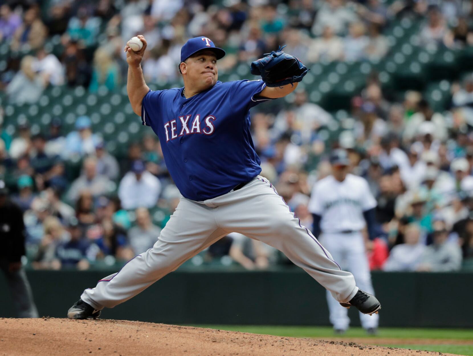 Photo: New York Yankees starting pitcher Bartolo Colon throws a