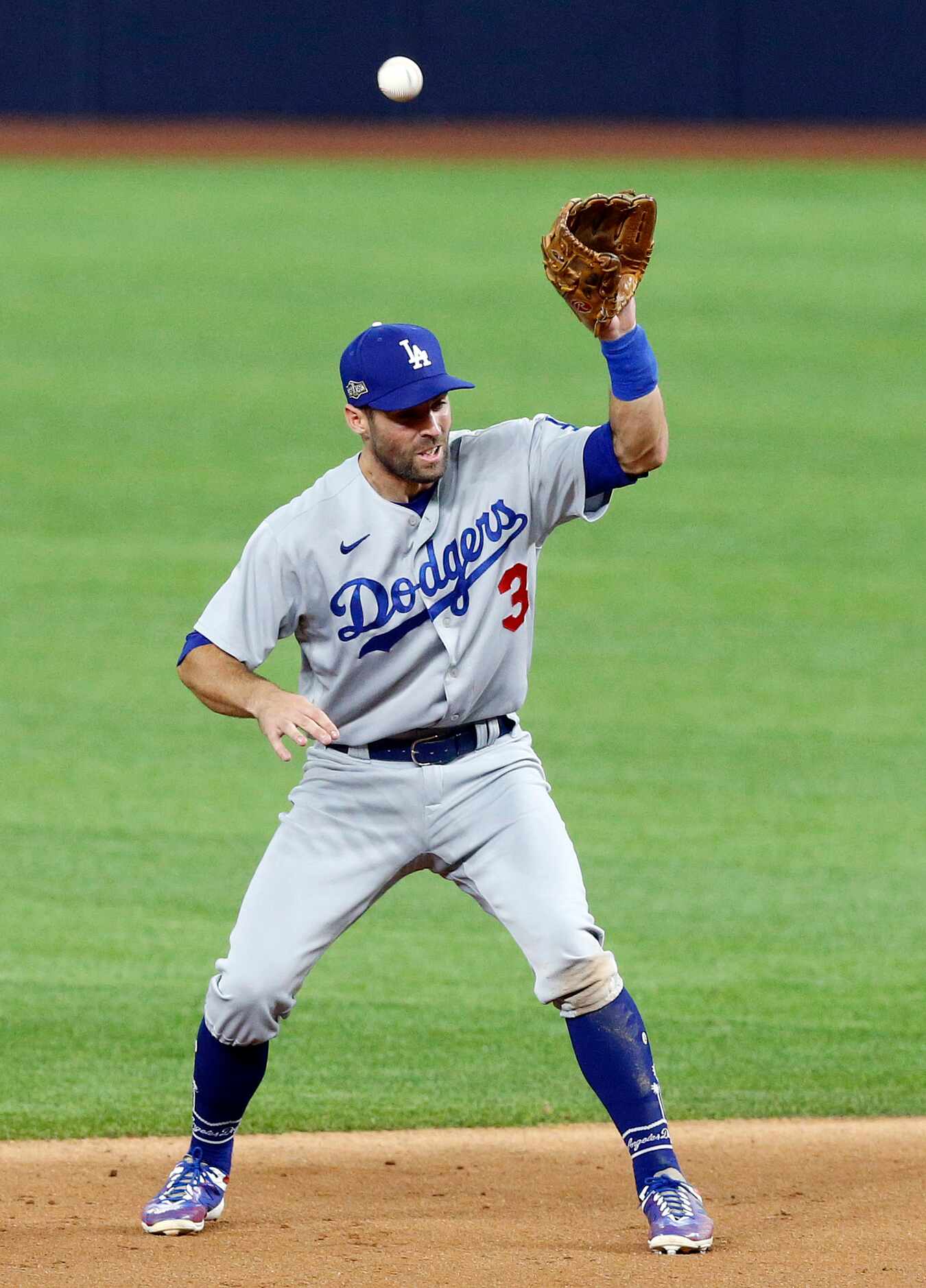 Los Angeles Dodgers second baseman Chris Taylor (3) miss plays a hit by \Atlanta Braves left...