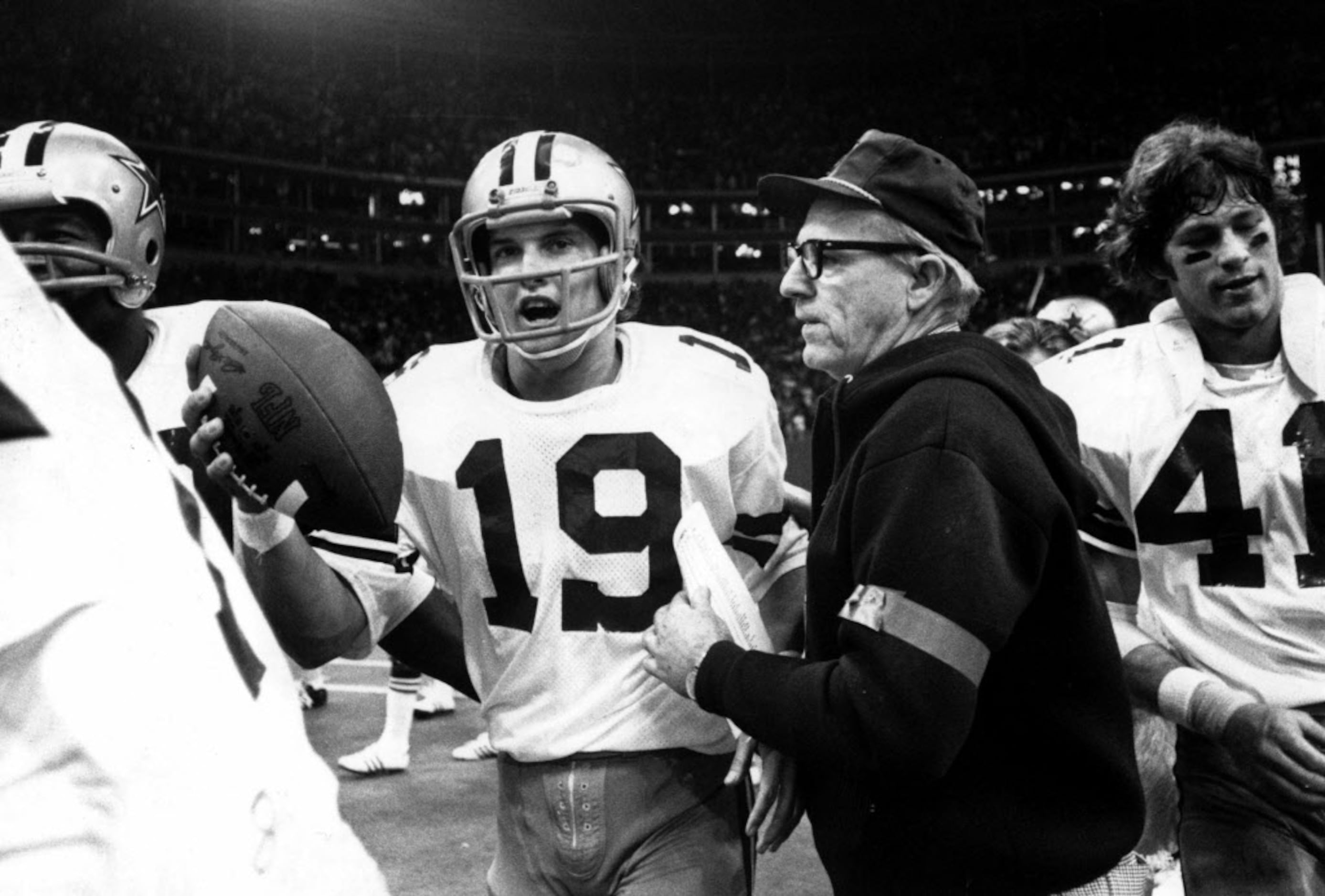 Garrett takes 1st team reps as Hall of Famer Bruce Smith watches