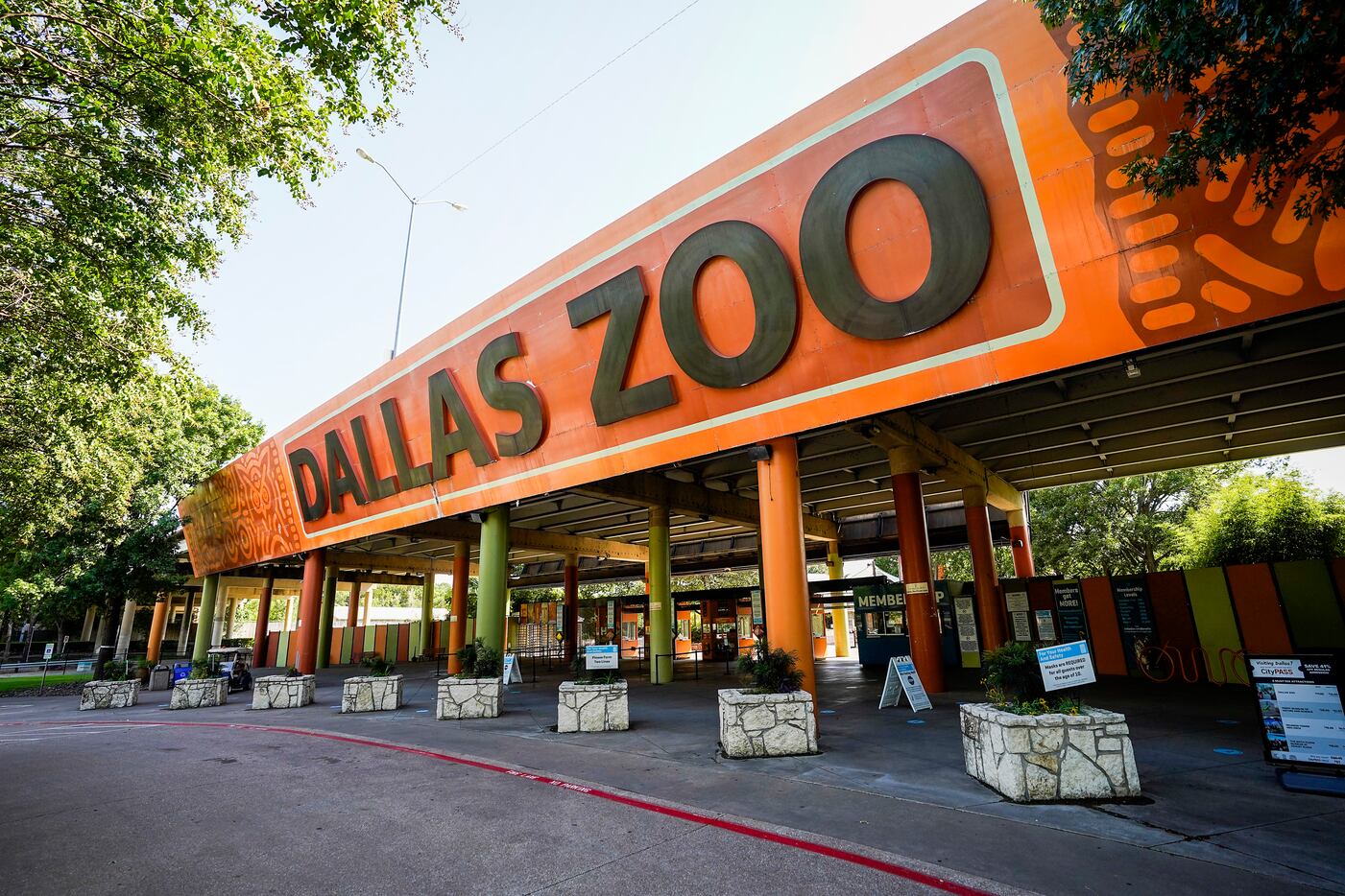 Dallas Zoo - Business in the front, party in the back.