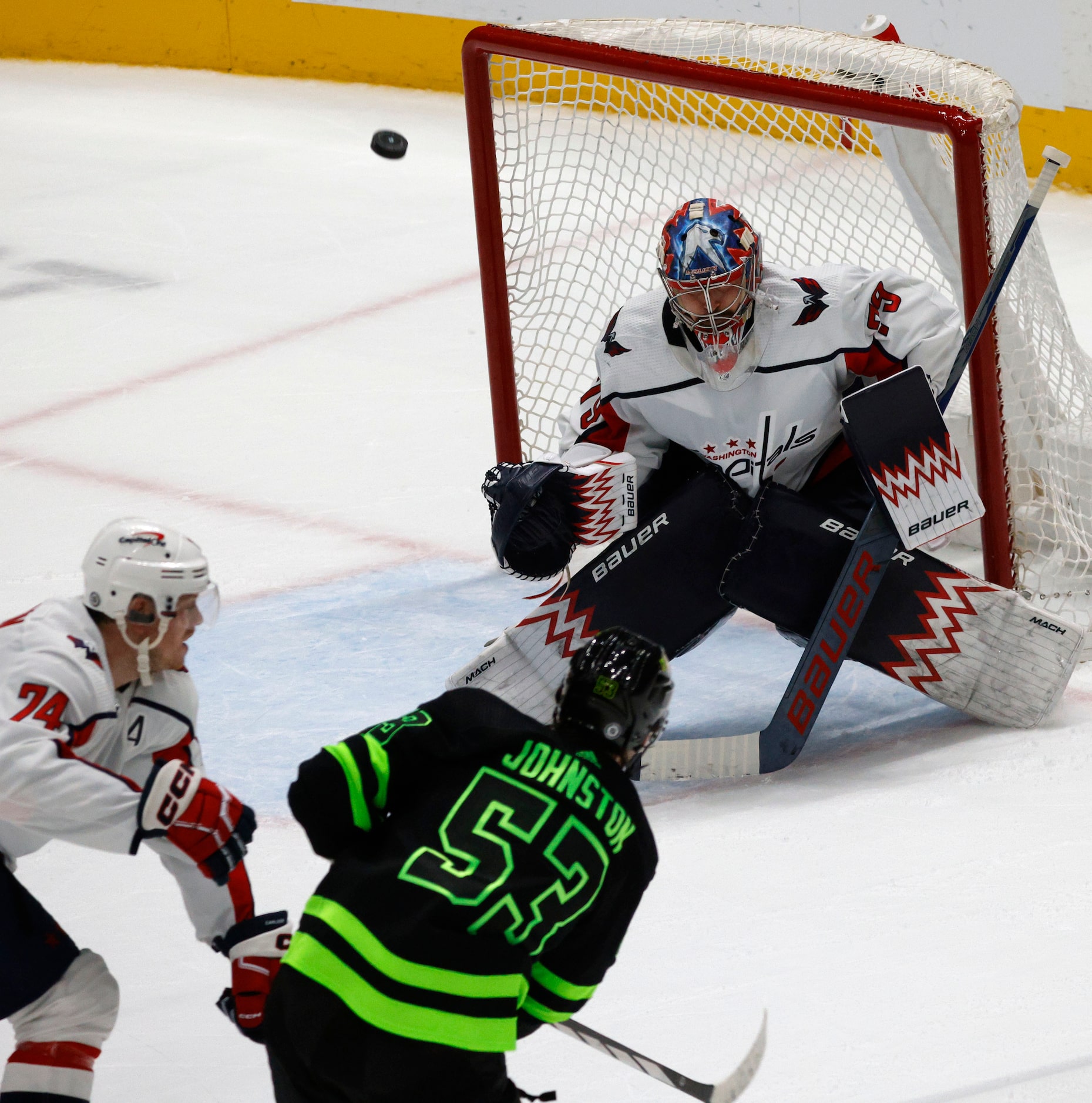 Washington Capitals goaltender Charlie Lindgren (79) makes a save against Dallas Stars...