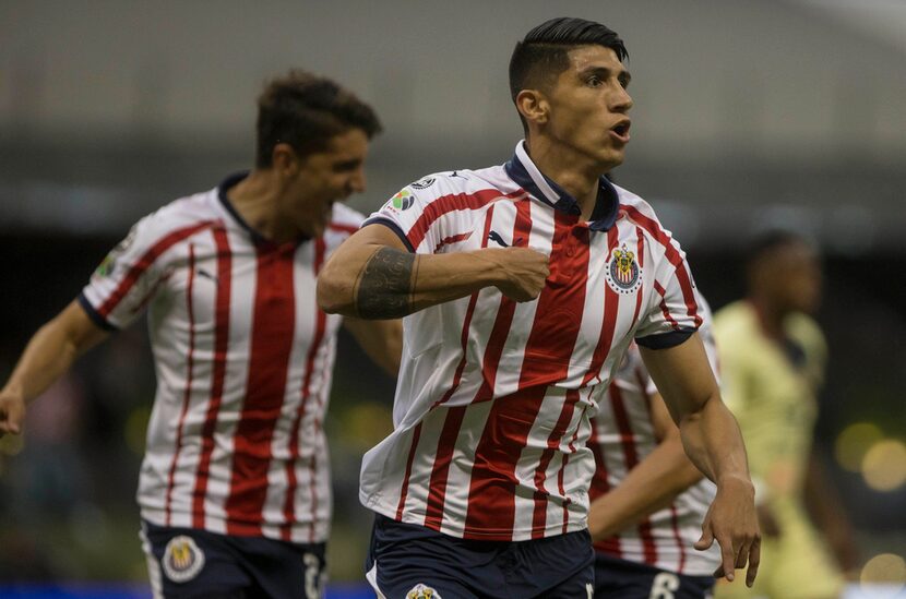 Alan Pulido y las Chivas jugarán por primera vez la ICC. (AP Photo/Christian Palma)