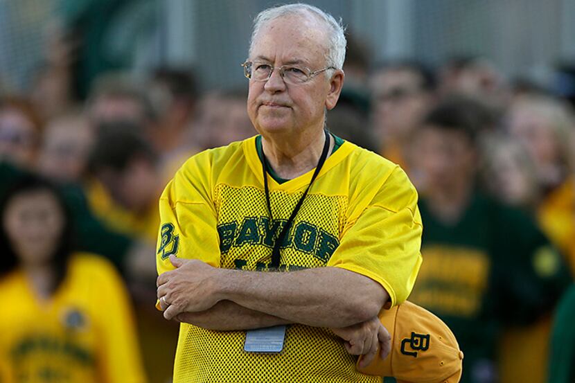  Ken Starr waits to run onto the field before a football game at Baylor University's McLane...