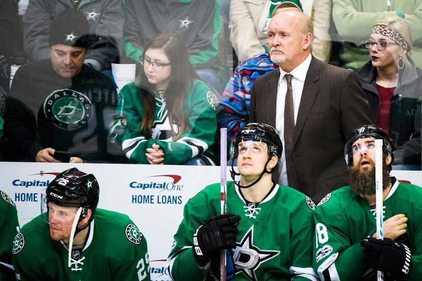  Stars coach Lindy Ruff watches from the bench during the second period against the...