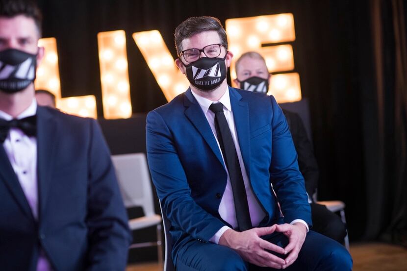 Two masked attendees of the Black Tie Dinner in 2020.