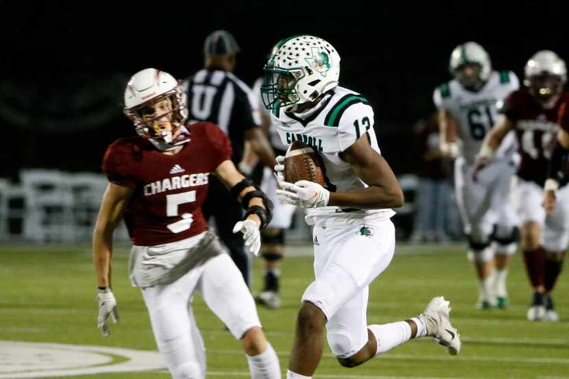 Southlake Carroll receiver RJ Maryland (13) catches a 67-yard touchdown pass from Hunter...