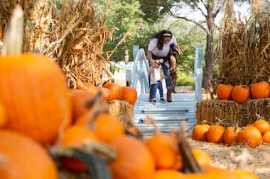 Julianna Baxter and Jordyn Simmons visit the Dallas Arboretum’s Pumpkin Village in 2020....