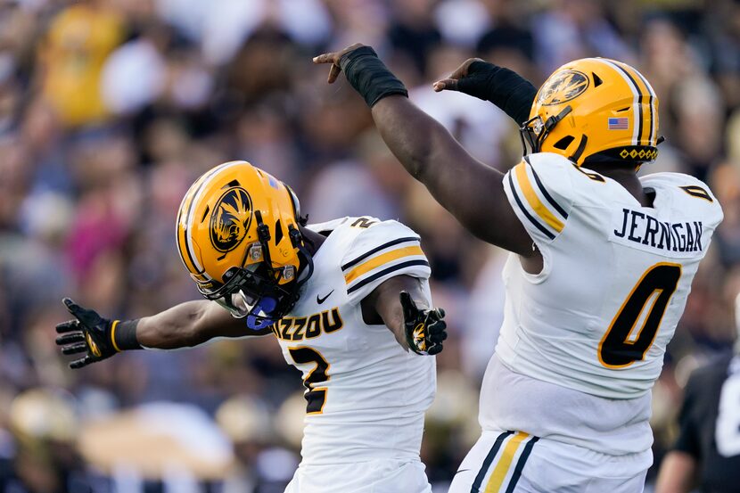 Missouri's Ennis Rakestraw Jr., left, and Jayden Jernigan (0) celebrate a defensive stop...