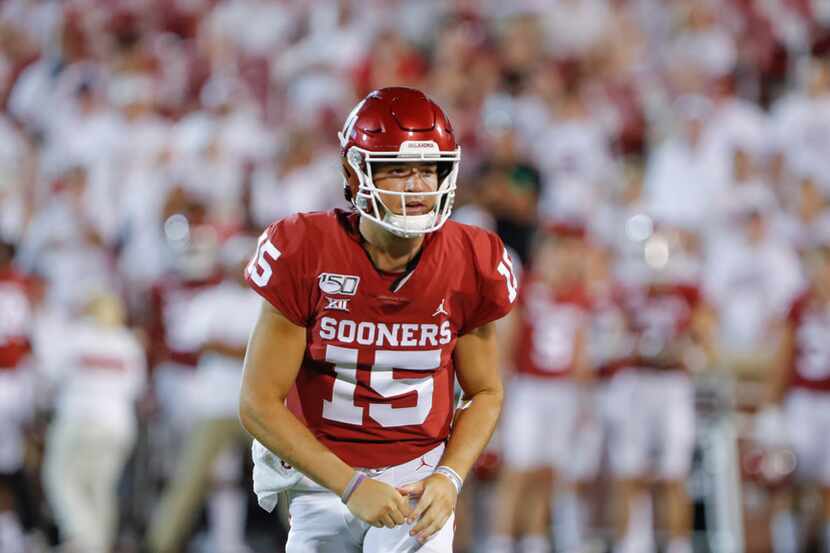 Oklahoma quarterback Tanner Mordecai (15) during the second half of an NCAA college football...