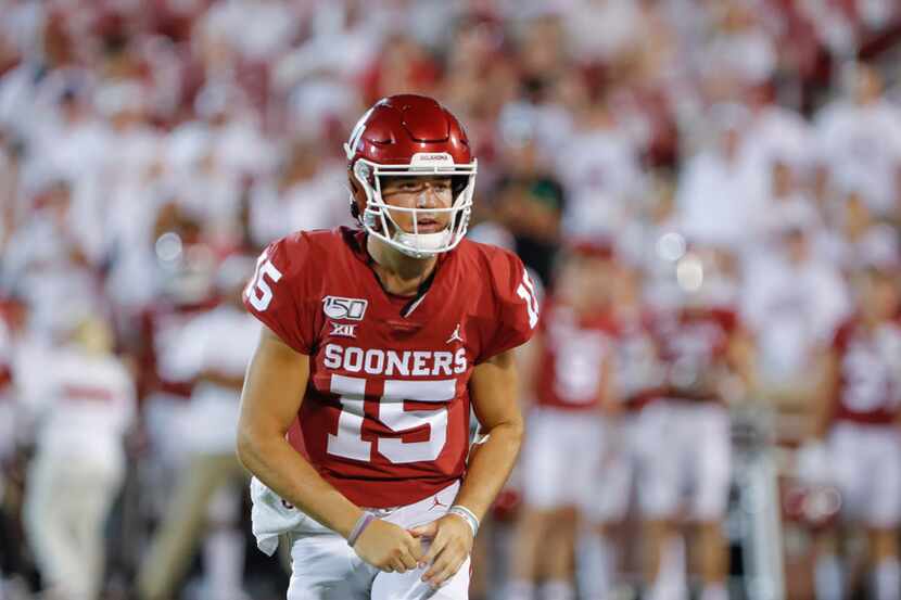 Oklahoma quarterback Tanner Mordecai (15) during the second half of an NCAA college football...