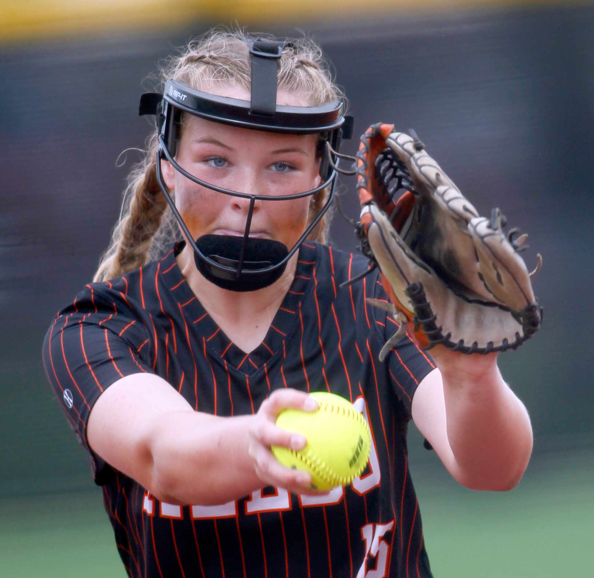 Aledo pitcher Kayleigh Smith (15) delivers a pitch to a Georgetown batter in the bottom of...
