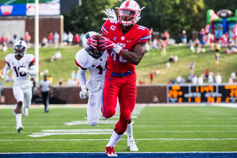 Southern Methodist Mustangs wide receiver Courtland Sutton (16) runs to the end zone for a...