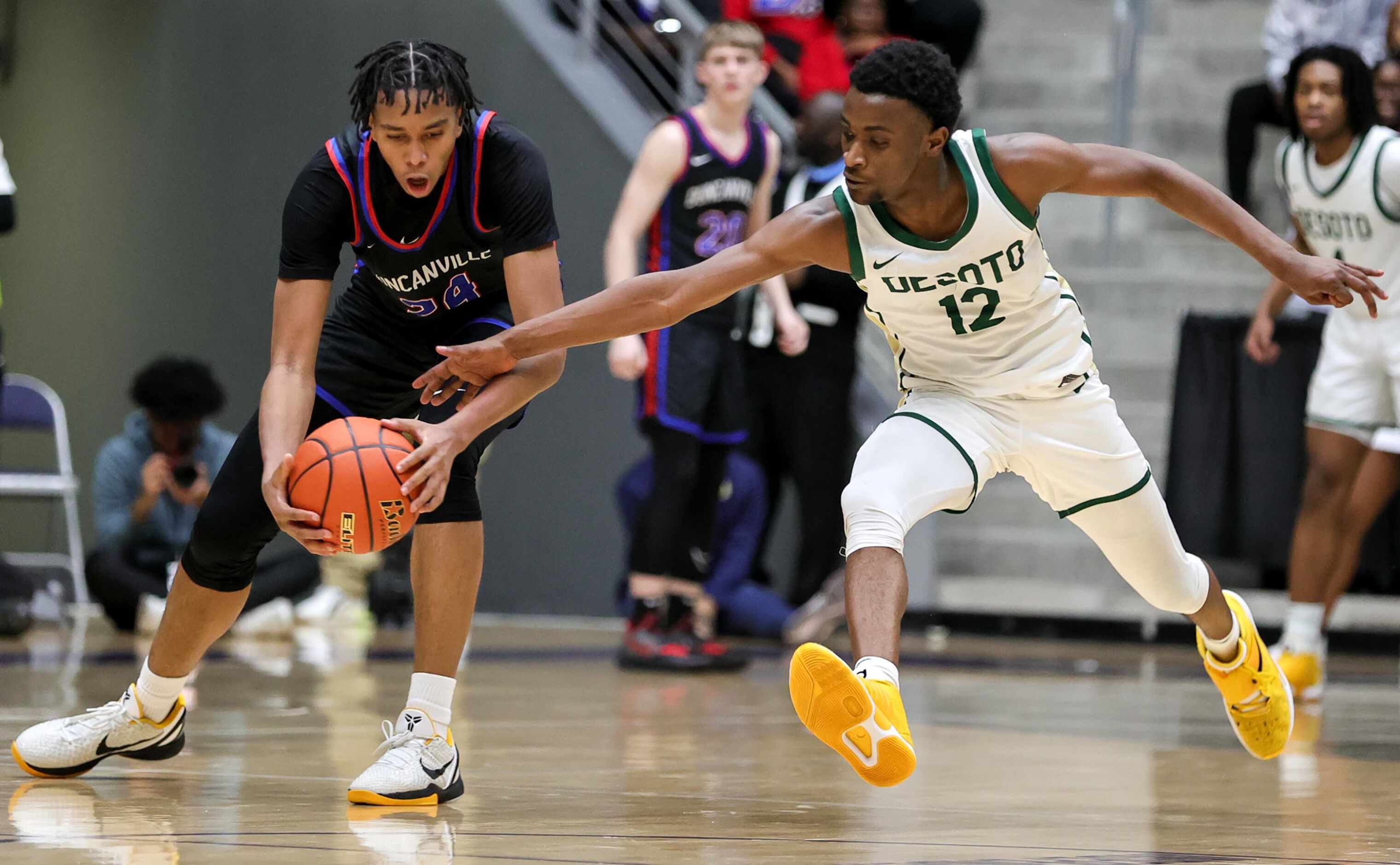 DeSoto foward Gerald Dixon (12) tries to go for a steal against Duncanville forward Ashton...