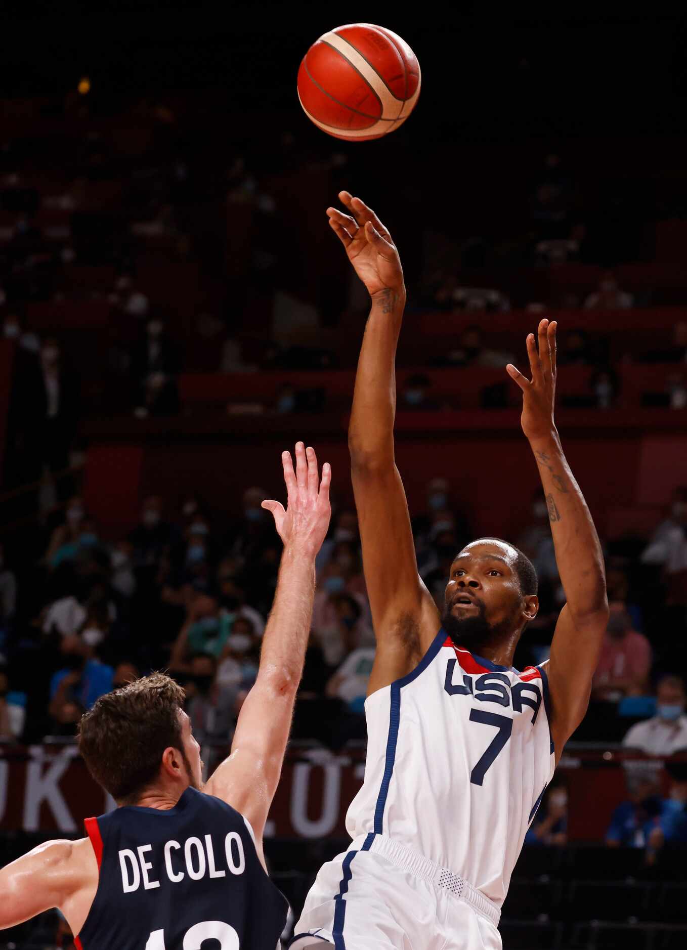 USA’s Kevin Durant (7) attempts a shot in front of France’s Nando de Colo (12) during the...