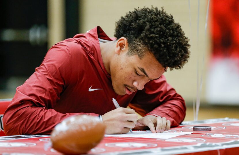 TXHSFB Mansfield Legacy senior defensive back Jeffery Carter participates in an early...