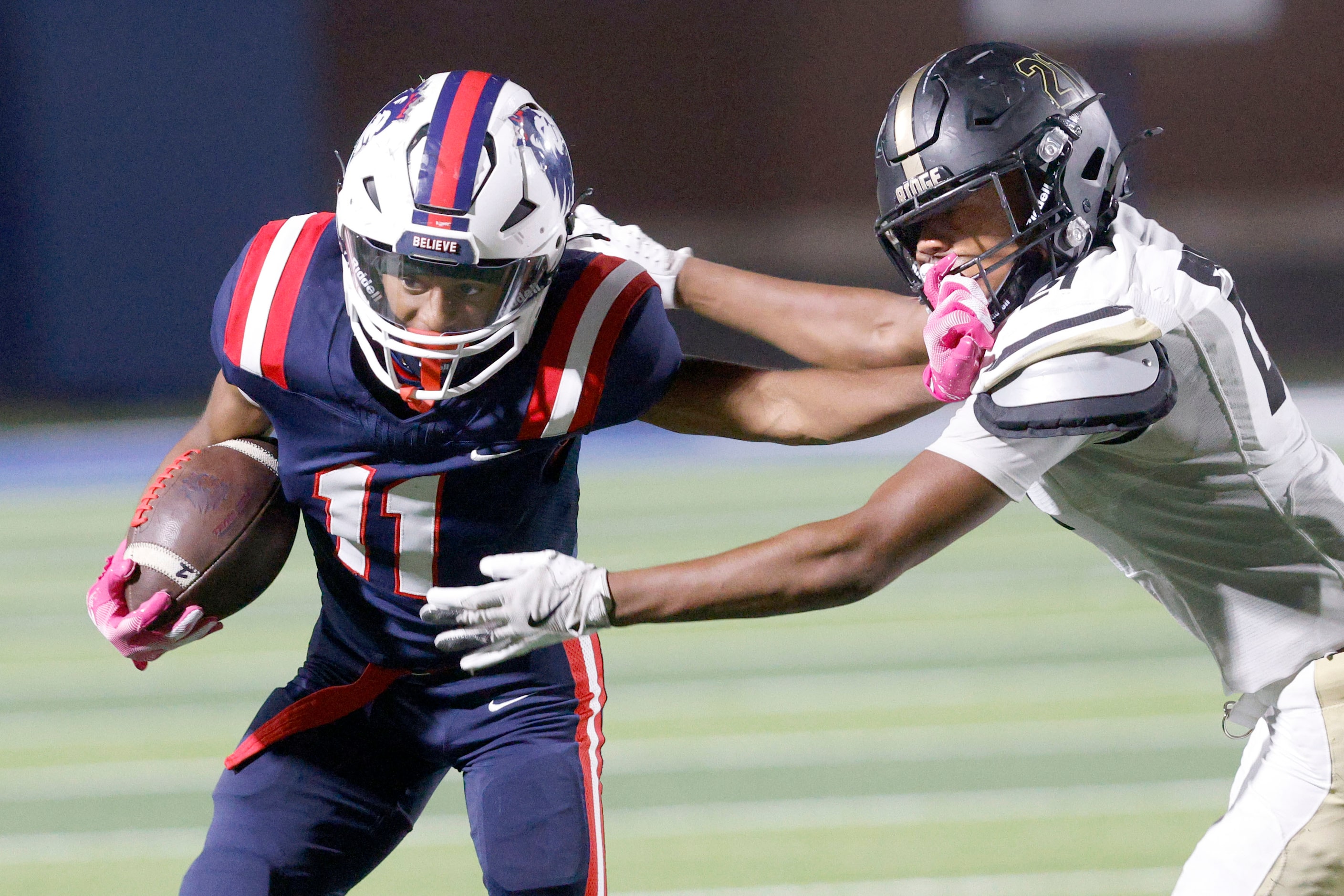 Richland's Aaron Brooks (11) keeps a ball away from Fossil Ridge's Javeis White (21) in the...