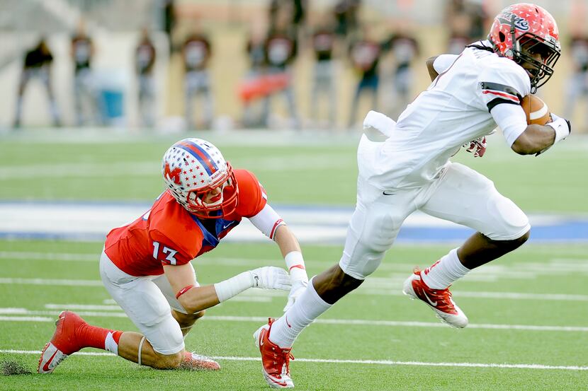 Cedar Hill's Quincy Adeboyejo runs upfield past Waco Midway's Zach Moore (13) in the first...