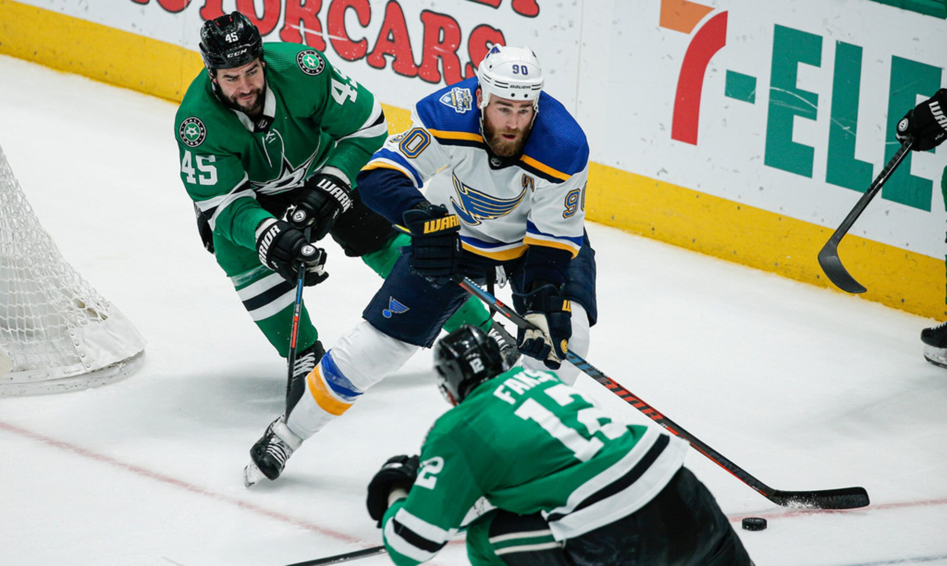 St. Louis Blues forward Ryan O'Reilly (90) passes as Dallas Stars defenseman Roman Polak...