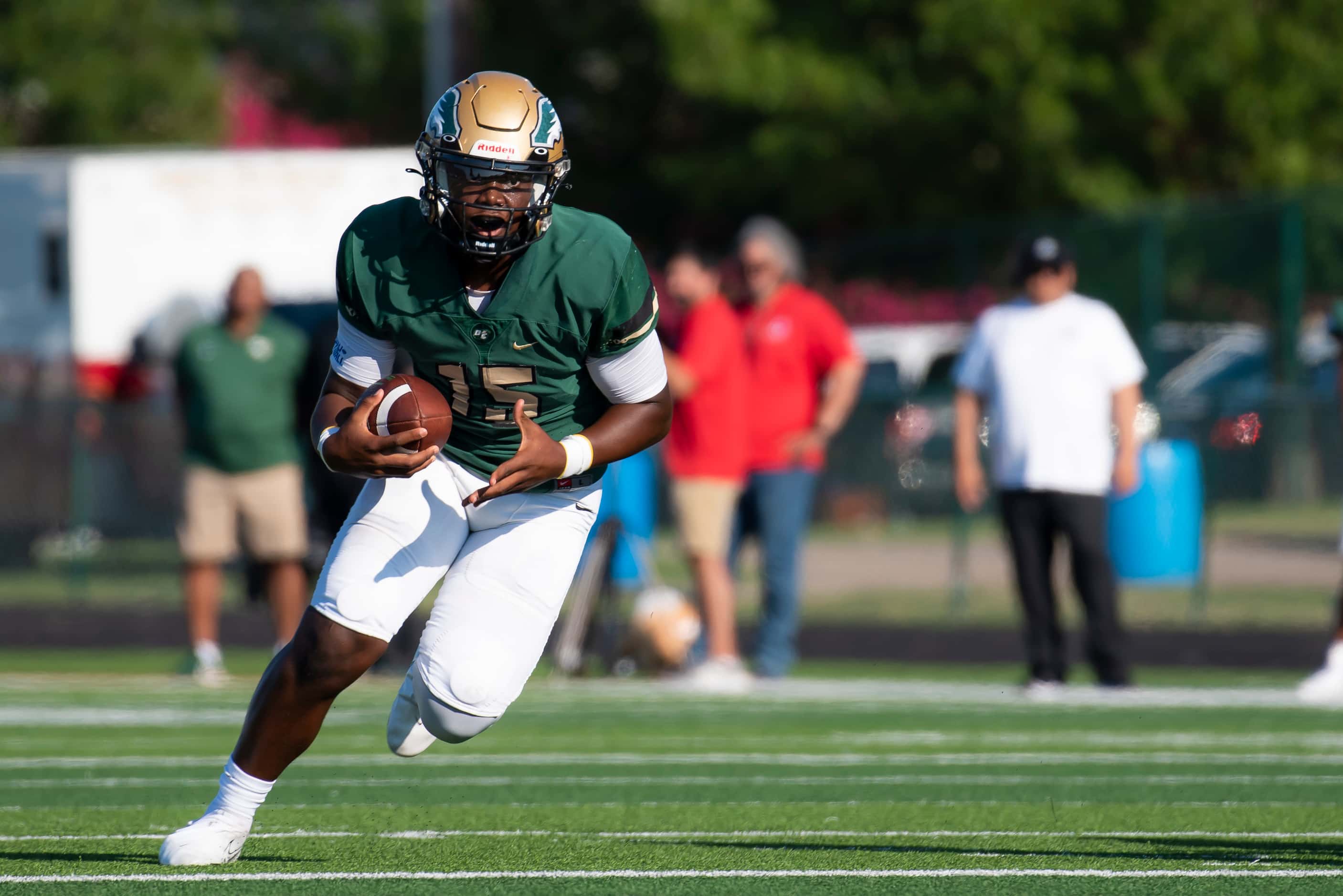 DeSoto junior Darius Bailey (15) rushes with the ball during DeSoto’s home game against...