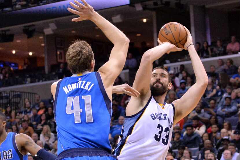 Memphis Grizzlies center Marc Gasol (33) shoots against Dallas Mavericks forward Dirk...