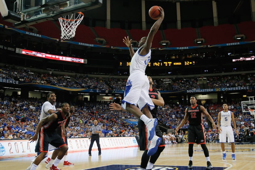 ATLANTA, GA - MARCH 15:  Julius Randle #30 of the Kentucky Wildcats dunks the ball against...