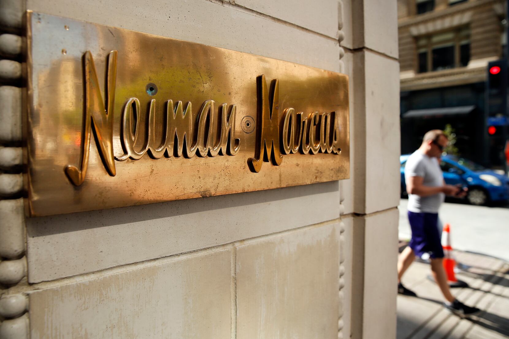 Neiman Marcus Has Its Luxury Strategy Backward - Bloomberg