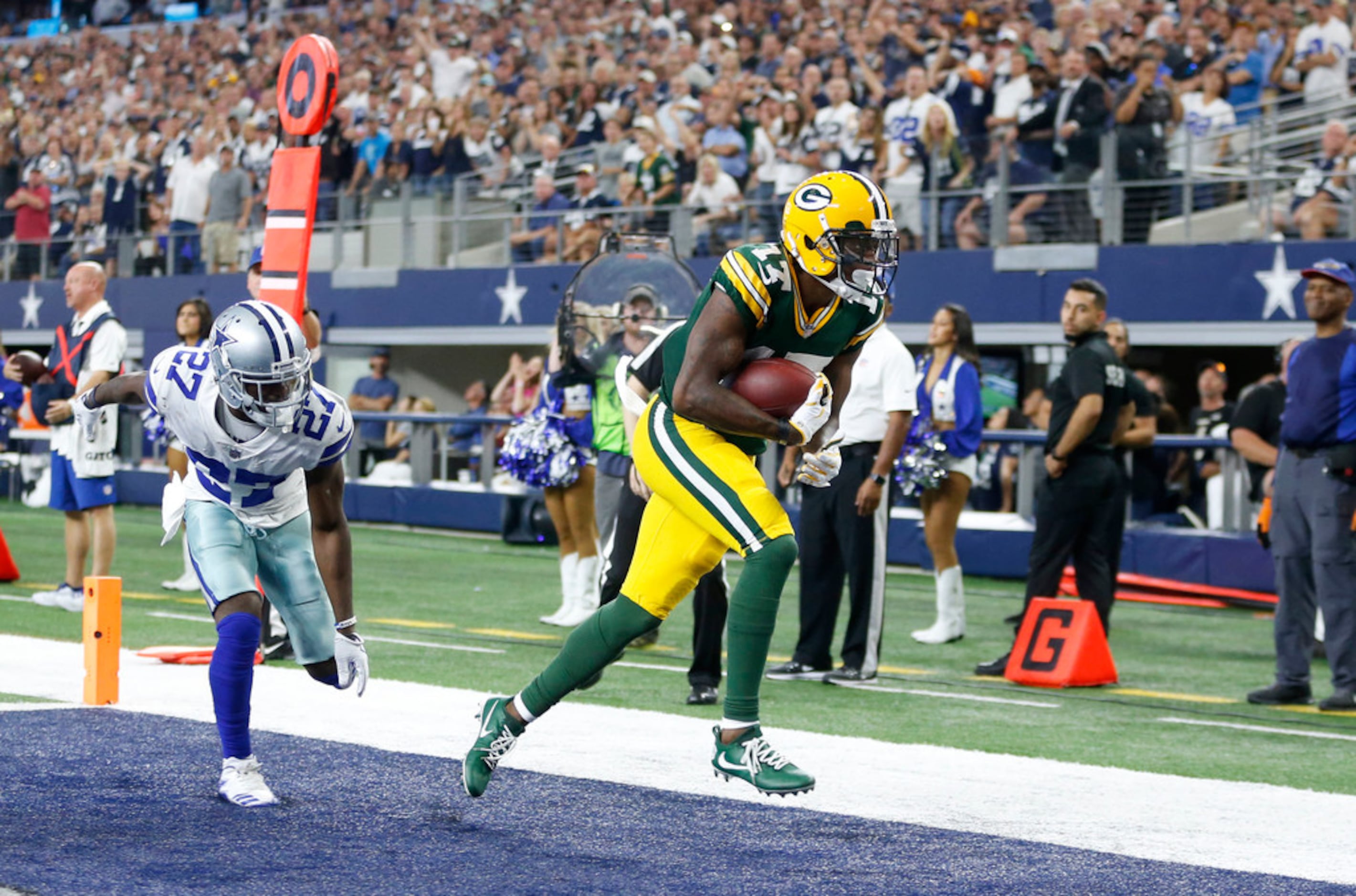 Green Bay Packers wide receiver DAVANTE ADAMS scores a touchdown