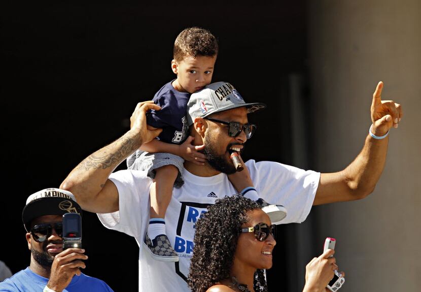 Tyson Chandler II sits atop his father's shoulders during the 2011 Dallas Mavericks NBA...