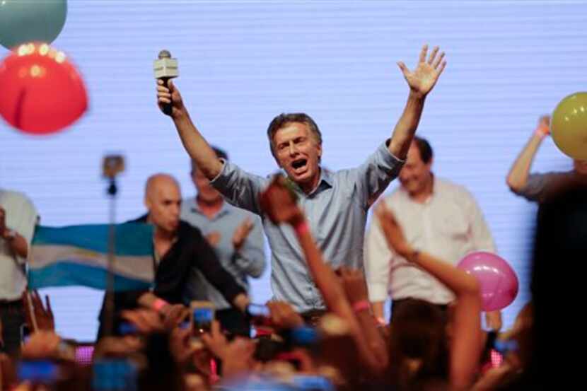 El presidente electo de Argentina saluda a sus partidario luego de conocerse los resultados...