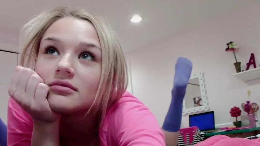 Hunter King plays Avery Keller in A Girl Like Her 