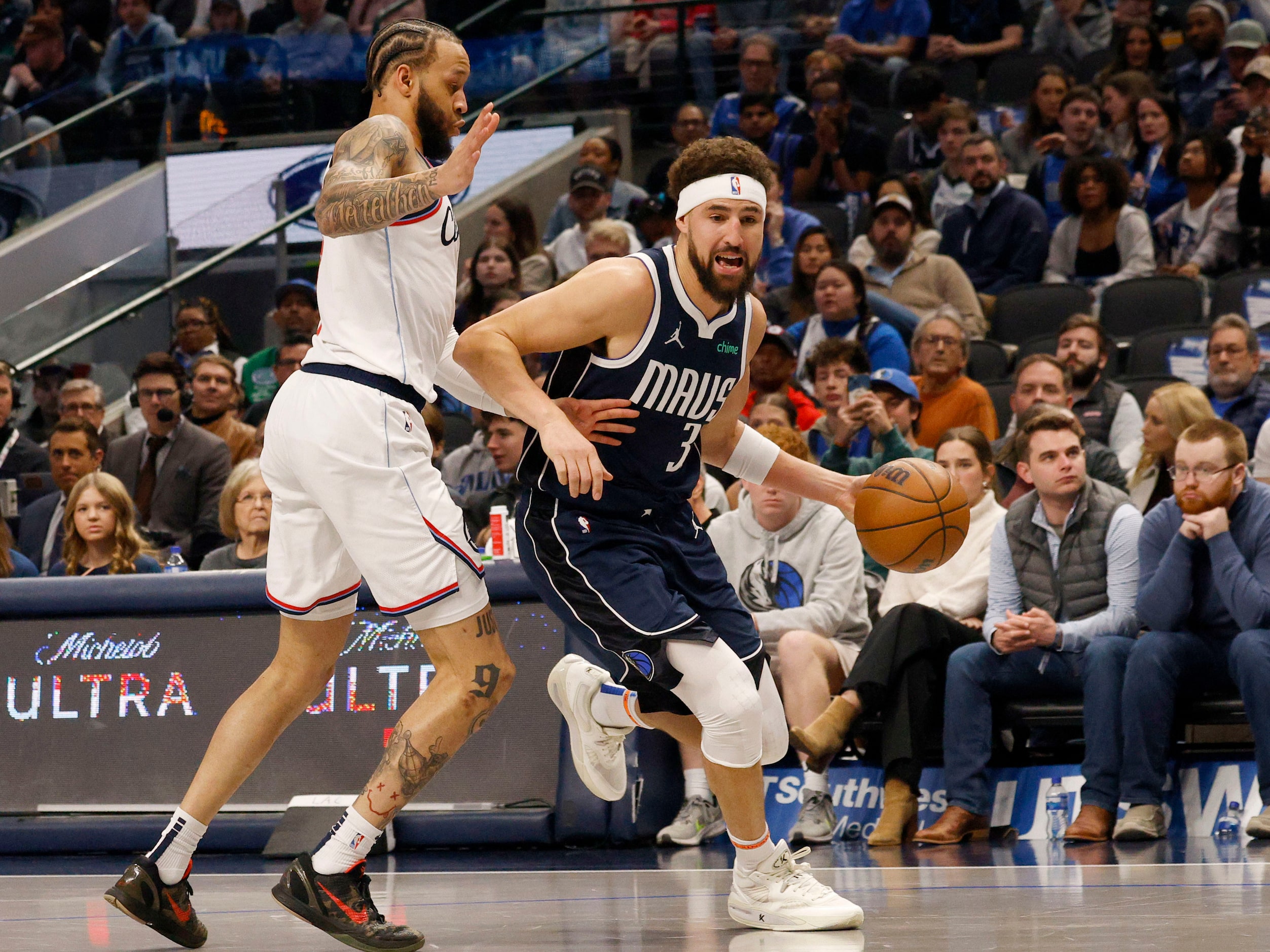 Dallas Mavericks guard Klay Thompson (31) tries to drive past LA Clippers guard Amir Coffey...