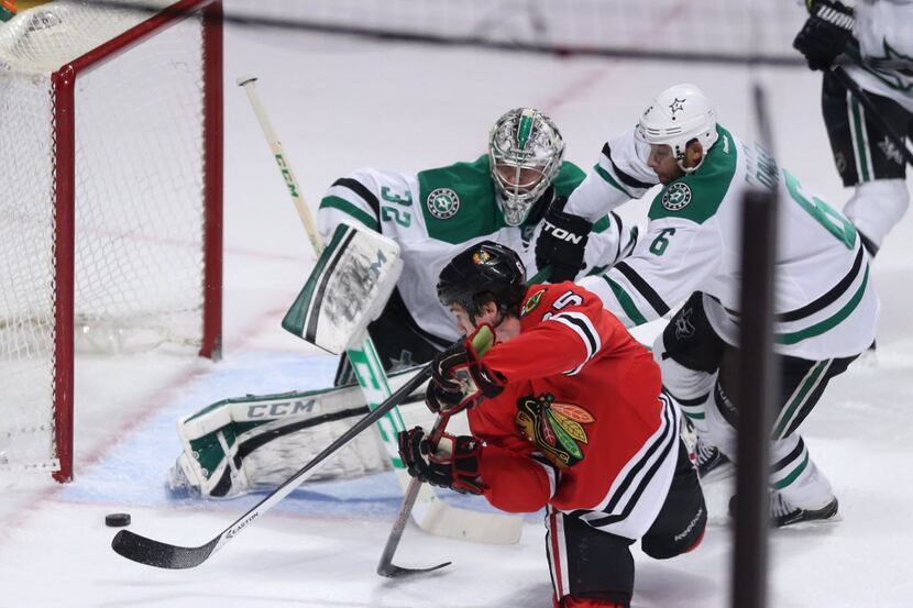 Chicago Blackhawks center Andrew Shaw (65) scores a first-period goal against the Dallas...