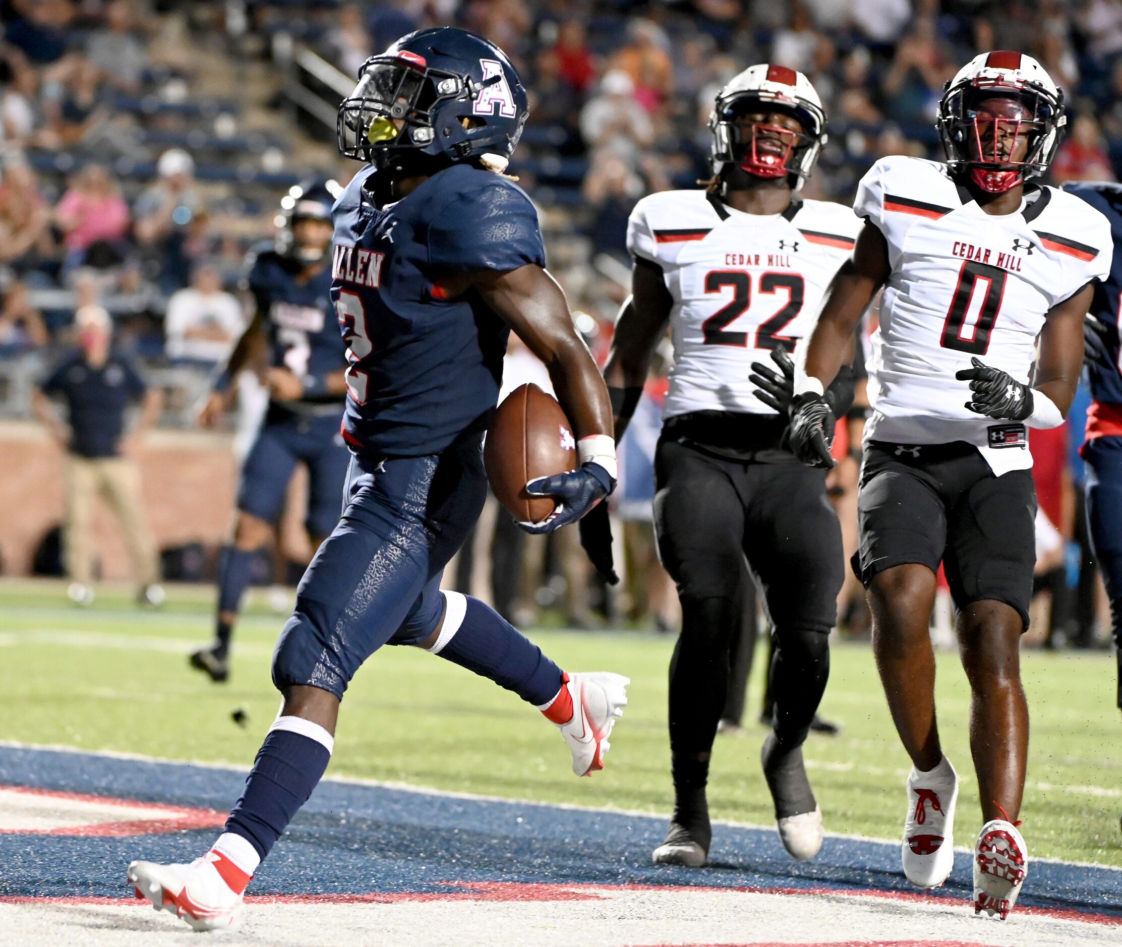 Allen's Jaylen Jenkins (2) runs in front of Cedar Hill's Kylan Salter (22) and Cedar Hill's...