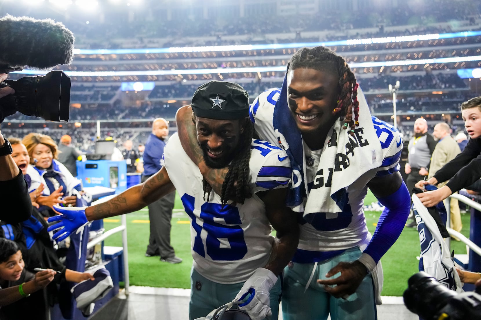 Cowboys-Eagles takeaways: Dallas keeps NFC East hopes alive in  back-and-forth battle