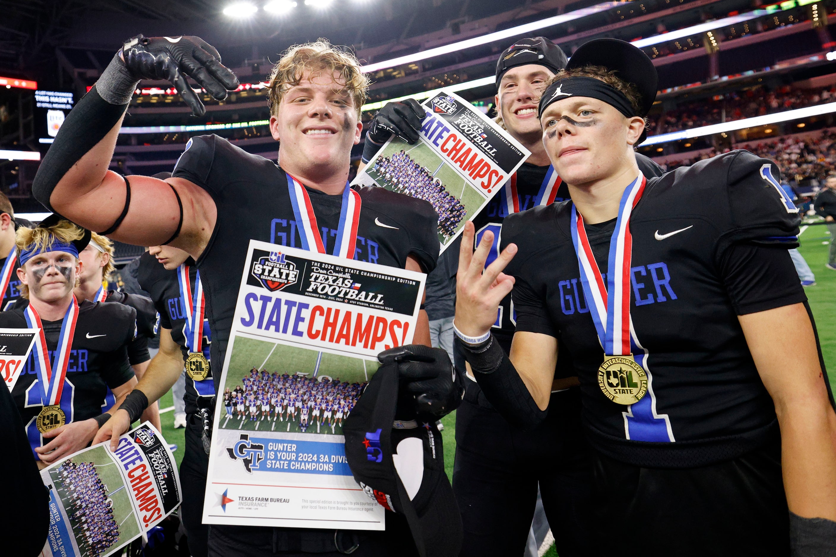 Gunter's  Cole Harpole (9), left, and Gunter's Brock Boddie (1) celebrate 28-0 victory...