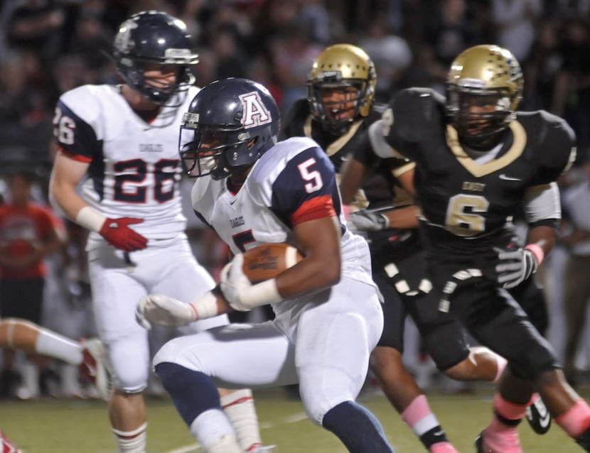 Allen senior Jonathan Williams (5) rushes as he's pursued by Plano East senior Toby Obumseli...