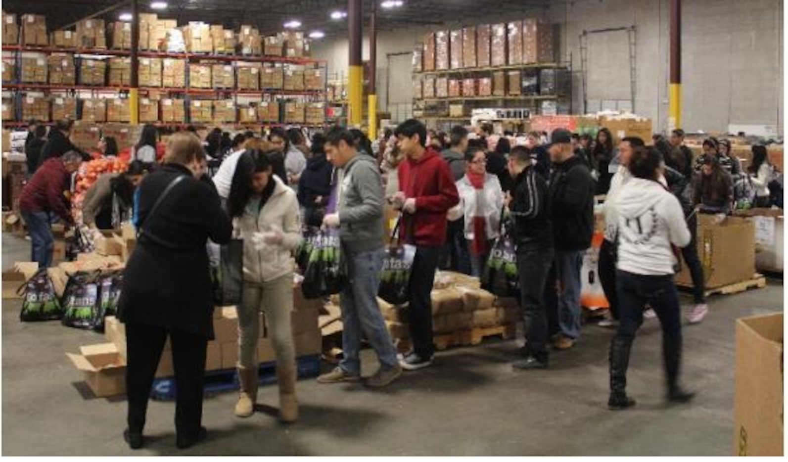 En el 2013, Cena en el Barrio ayudó más de 3,000 adultos mayores. (CORTESÍA LULAC/ARCHIVO)
