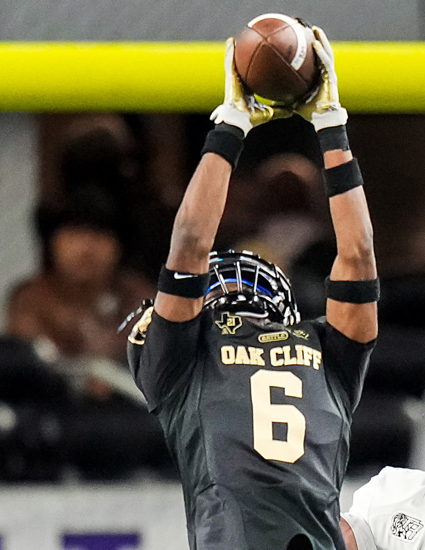 South Oak Cliff cornerback Kendrick Carter (6) intercepts a pass during the second half of...