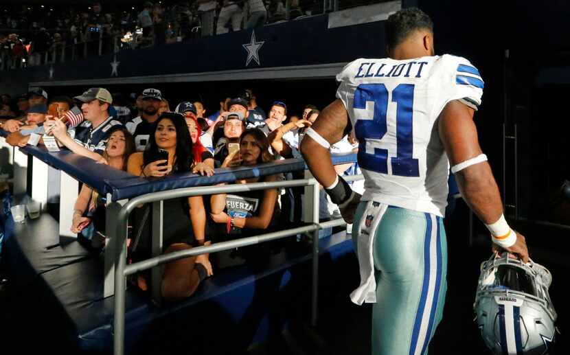 Dallas Cowboys running back Ezekiel Elliott (21) walks off the field after Dallas' 20-19...
