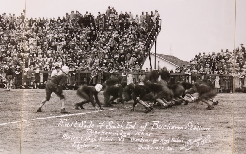 ORG XMIT: S1242673A (shot 09-17-99) DIGITAL IMAGE -- Historic high school football picture...