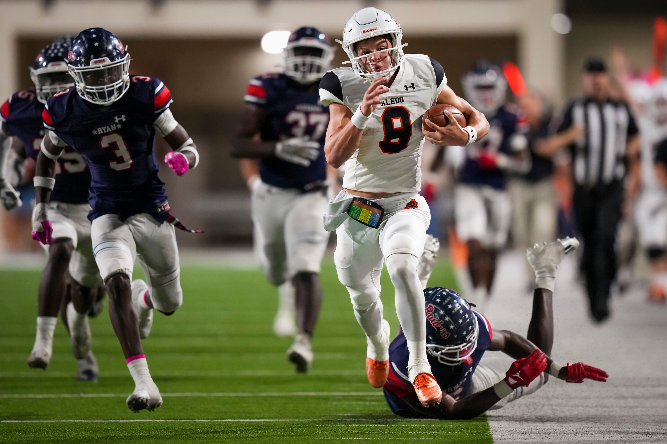 Aledo quarterback Hauss Hejny (8) gets past Denton Ryan linebacker Anthony Hill Jr. (6) on...