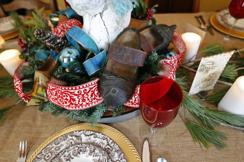 A pair of Pennsylvania Dutch wooden shoes was incorporated into a centerpiece by the Plano...