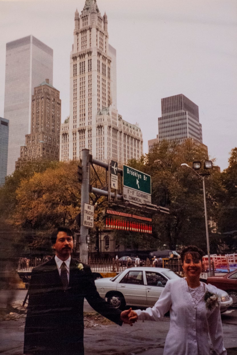 Una foto de Martha Salazar y su esposo Benjamín, quien trabajaba en American Express el día...