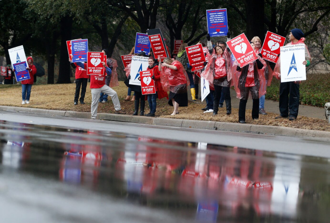 Protesters of the implementation of the FA contract and the itchy uniforms line the street...