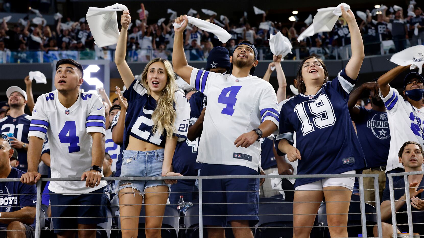 Cowboys sideline report: Micah Parsons' rising popularity, Amari Cooper's  extra protection and more