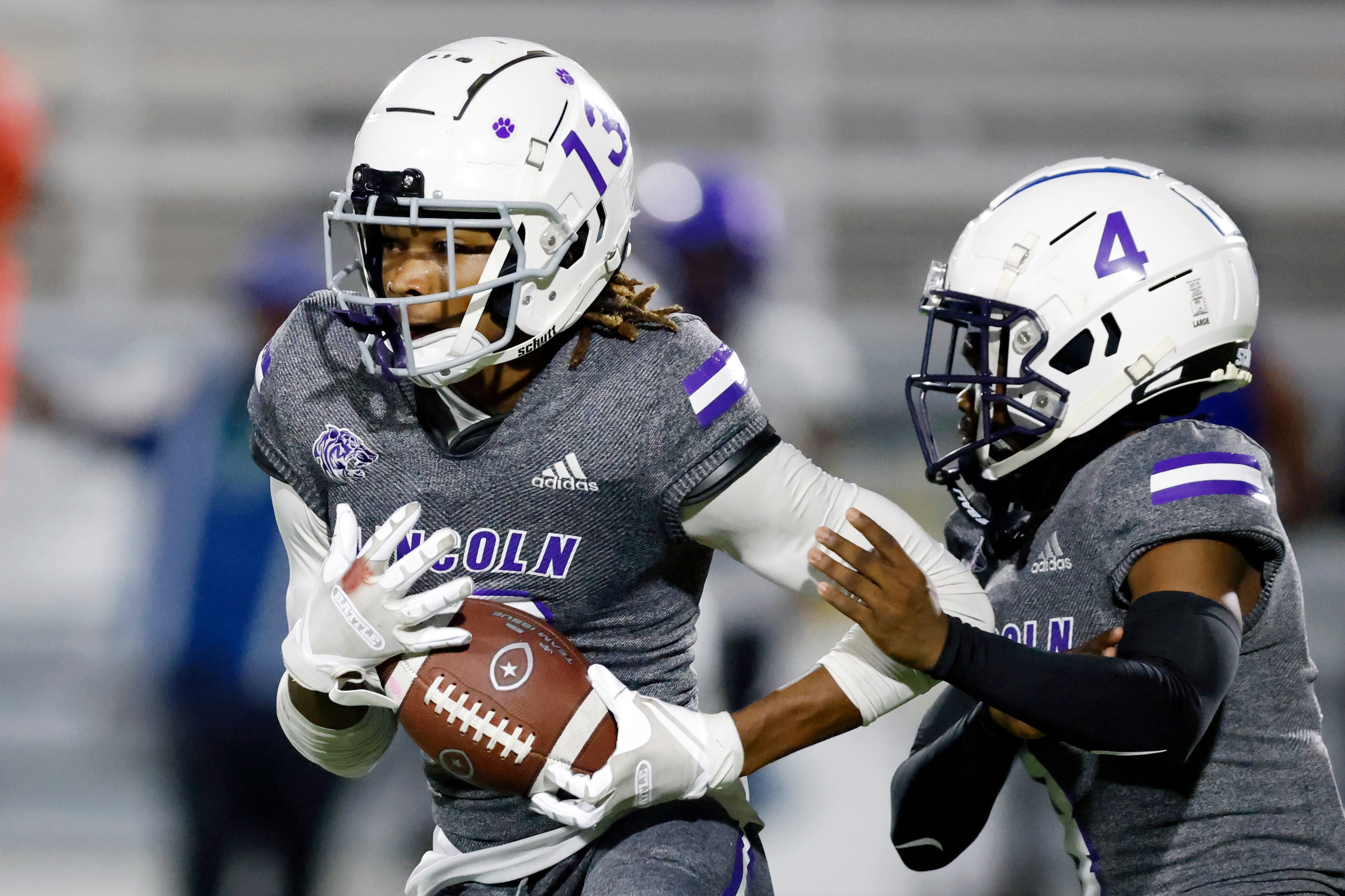 Lincoln wide receiver O’Keith Robinson (13) runs the ball after taking the handoff from...