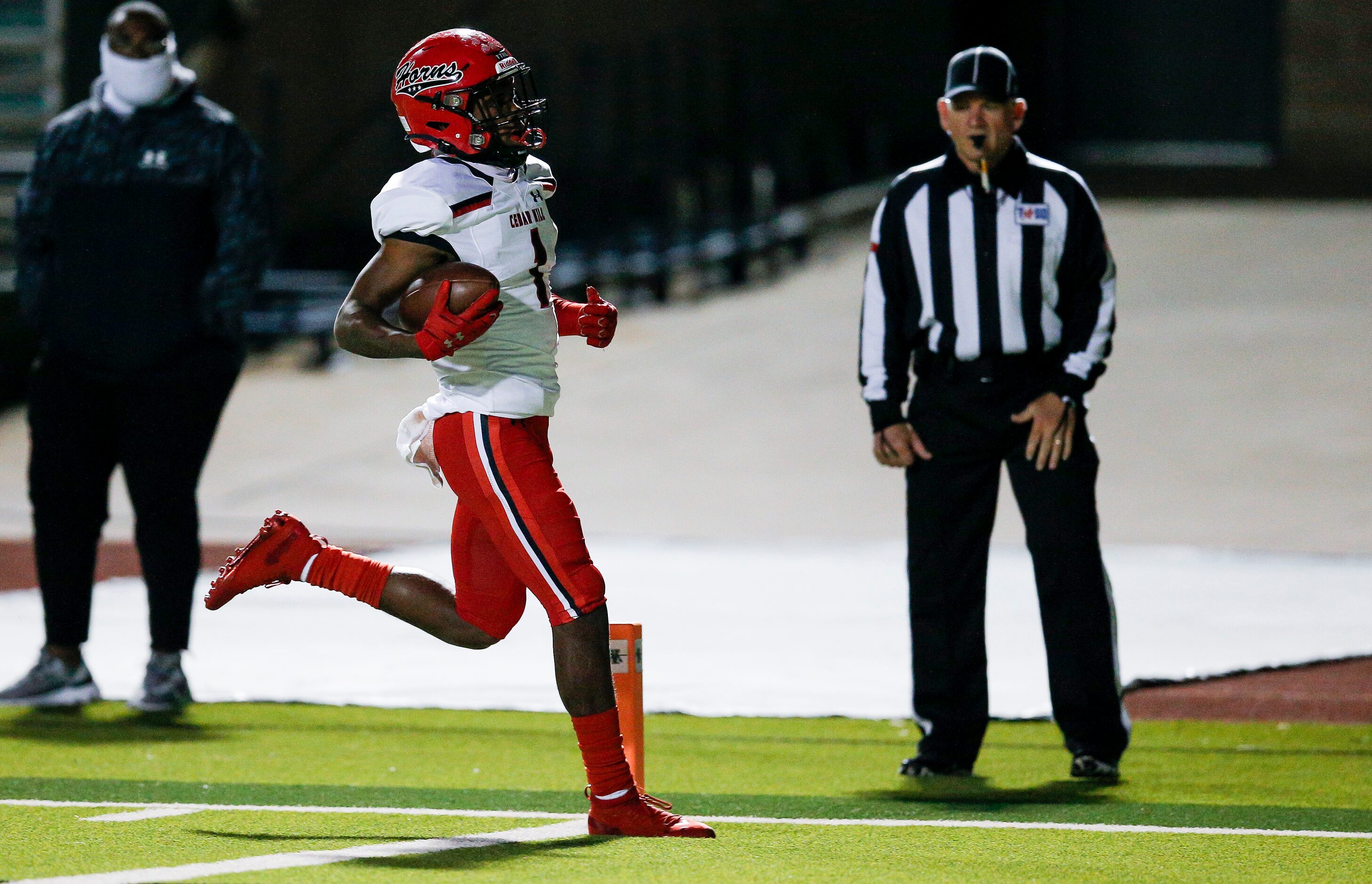 Cedar Hill senior wide receiver Anthony Thomas IV (1) scores a touchdown during the first...